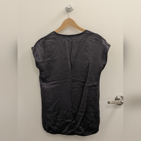 CLUB MONACO 100% silk dark grey tee with pocket, sz XS - Picture 2 of 4